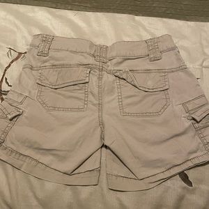 Khaki style women’s cargo shorts